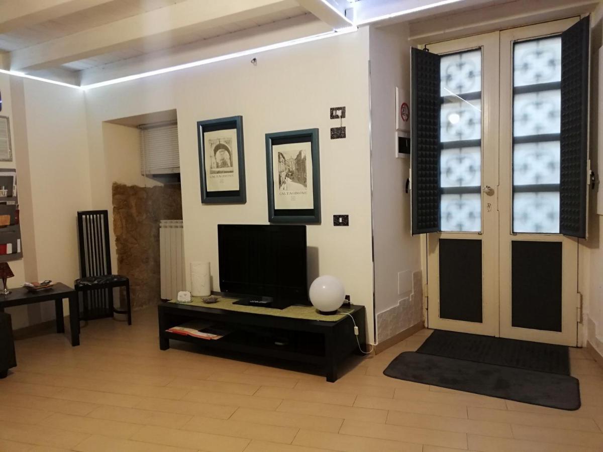 Palazzo Sant'Elia Hotel Калтаджироне Екстериор снимка